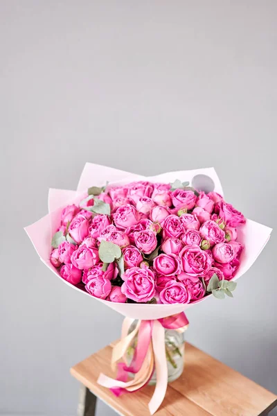 Rózsa Misty Buborékok Rózsaszín Virágok Bazsarózsa Virágüzlet Koncepció Virágok Szállítása — Stock Fotó