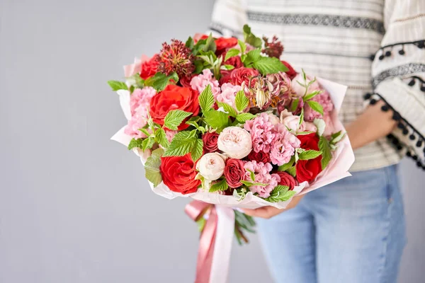 Florist Woman Creates Beautiful Bouquet Mixed Flowers European Floral Shop — Stock Photo, Image