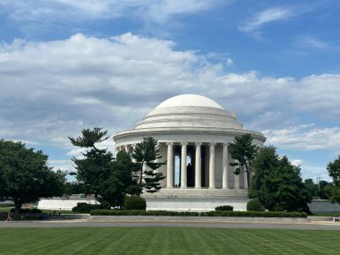 Washington DC, ABD 'deki Dusk' ta Jefferson Memorial 'ın cephesi.