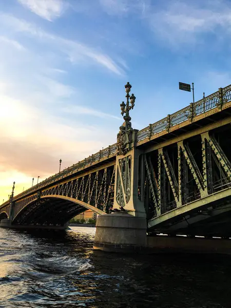 Akşamları Aziz Petersburg.