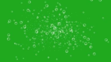 Açık havada yüzen su kabarcıkları yeşil ekran arka planında