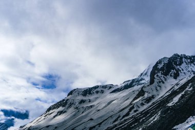 Karla kaplı dağ zirveleri, Nepal 'deki dağ, Everest Dağı ülkesi,