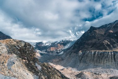 Dağlardaki dağlar, dağlardaki manzara, gökyüzü manzarası, Nepal 'deki dağ, Everest Dağı ülkesi