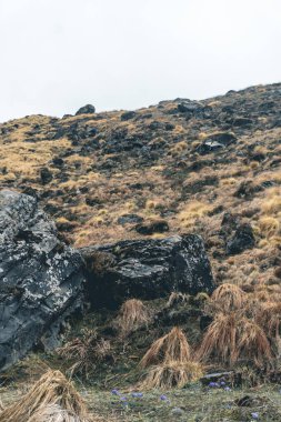 Annapurna ana kamp yolu, Annapurna ana kampı Nepal 'in güzelliği, Nepal dağlarındaki bulutlar