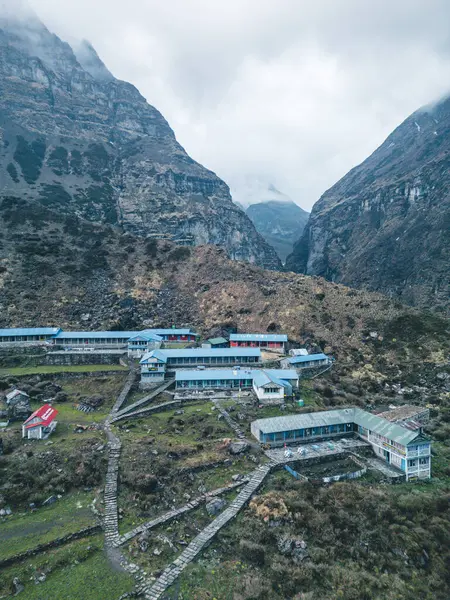 Nepal 'de köy, Nepal köyü, Annapurna sırasında otel.
