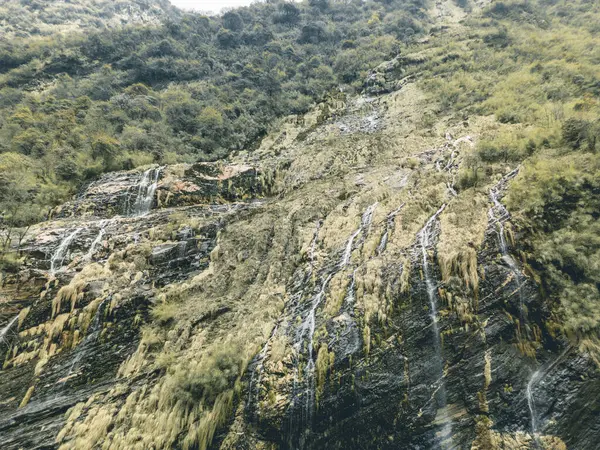 Nepal 'de şelale, en iyi şelale, Annapurna' da şelale.