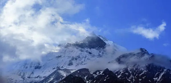 Machhapuchare, Nepal 'in Himalayalarında Balıkkuyruğu Dağı, Machapuchare, Nepal' in Kutsal Dağı, Machhapuchare: Nepal 'in Enigmatik Balık Kuyruğu Tepesi, Machhapuchare Dağı, Tırmanmamış Dağ