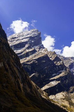 Mardi Himal Dağı, Machapuchare 'den Deurali' ye Majestic Mountain Views, Annapurna Trek Nepal sırasında Himalayaların açılışı.