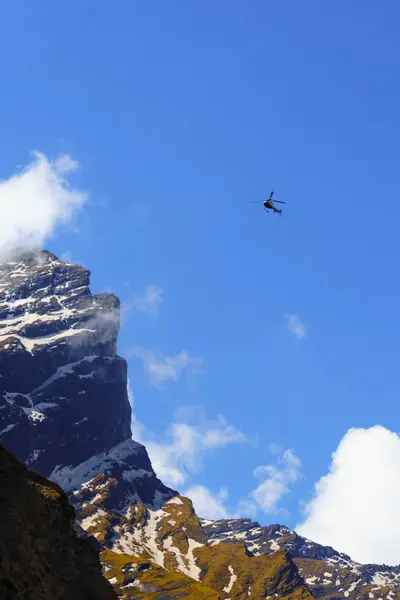 Mardi Himal Dağı, Machapuchare 'den Deurali' ye Majestic Mountain Views, Annapurna Trek Nepal sırasında Himalayaların açılışı.
