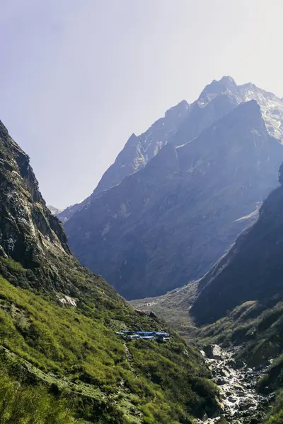 Nepal 'de bir köy, Nepal' de misafir evi, Annapurna Ana Kamp Gezisi, Nepal 'de kırsal bölge, Nepal' de Dağ