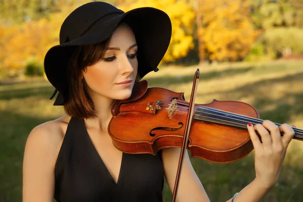 Violinist Playing Street Girl Black Hat Bright Yellow Colors — Stock Photo, Image
