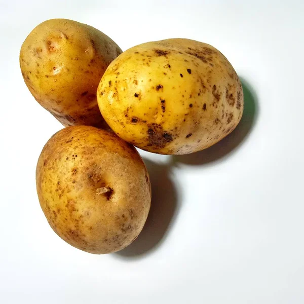 Färsk Potatis Vit Bakgrund — Stockfoto