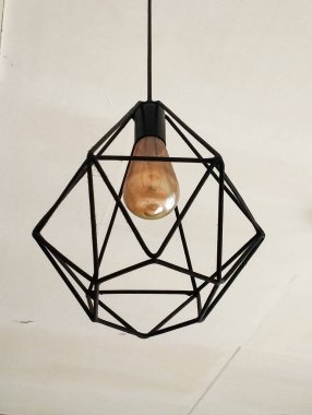 Tavanda asılı ampul