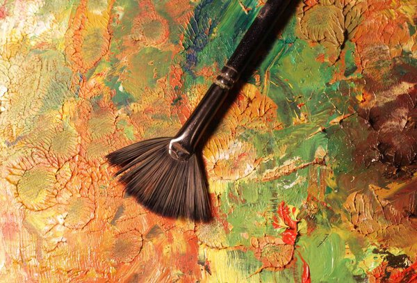 Живая палитра: инструменты художника и красочные краски