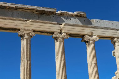 Antik Yunan 'ın cazibesini Partenon' un mermer zarafeti, tarihi ihtişam ve kültürel zenginliğin ortasındaki turizm için bir yol gösterici olarak araştırın.
