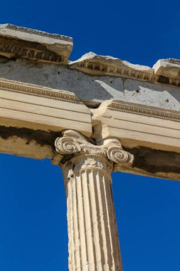 Antik Yunan 'ın cazibesini Partenon' un mermer zarafeti, tarihi ihtişam ve kültürel zenginliğin ortasındaki turizm için bir yol gösterici olarak araştırın.