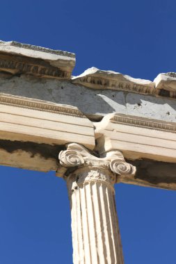 Antik Yunan 'ın cazibesini Partenon' un mermer zarafeti, tarihi ihtişam ve kültürel zenginliğin ortasındaki turizm için bir yol gösterici olarak araştırın.