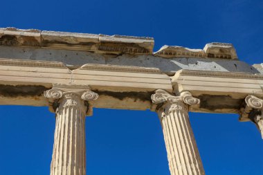 Antik Yunan 'ın cazibesini Partenon' un mermer zarafeti, tarihi ihtişam ve kültürel zenginliğin ortasındaki turizm için bir yol gösterici olarak araştırın.