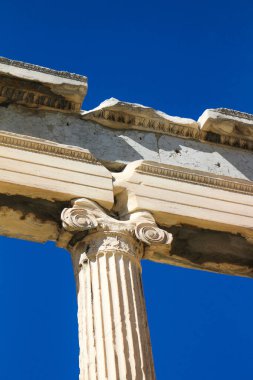 Antik Yunan 'ın cazibesini Partenon' un mermer zarafeti, tarihi ihtişam ve kültürel zenginliğin ortasındaki turizm için bir yol gösterici olarak araştırın.