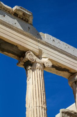 Antik Yunan 'ın cazibesini Partenon' un mermer zarafeti, tarihi ihtişam ve kültürel zenginliğin ortasındaki turizm için bir yol gösterici olarak araştırın.