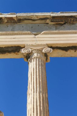 Antik Yunan 'ın cazibesini Partenon' un mermer zarafeti, tarihi ihtişam ve kültürel zenginliğin ortasındaki turizm için bir yol gösterici olarak araştırın.
