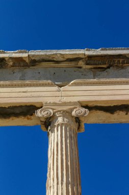 Antik Yunan 'ın cazibesini Partenon' un mermer zarafeti, tarihi ihtişam ve kültürel zenginliğin ortasındaki turizm için bir yol gösterici olarak araştırın.