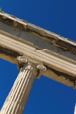 Antik Yunan 'ın cazibesini Partenon' un mermer zarafeti, tarihi ihtişam ve kültürel zenginliğin ortasındaki turizm için bir yol gösterici olarak araştırın.