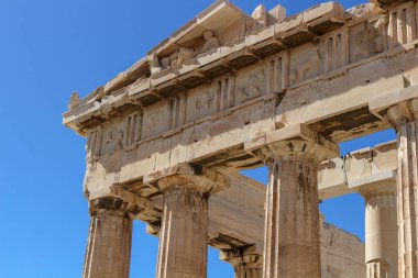 Antik Yunan 'ın cazibesini Partenon' un mermer zarafeti, tarihi ihtişam ve kültürel zenginliğin ortasındaki turizm için bir yol gösterici olarak araştırın.