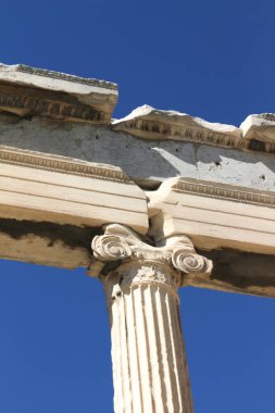 Antik Yunan 'ın cazibesini Partenon' un mermer zarafeti, tarihi ihtişam ve kültürel zenginliğin ortasındaki turizm için bir yol gösterici olarak araştırın.