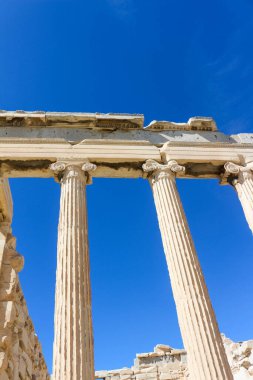 Antik Yunan 'ın cazibesini Partenon' un mermer zarafeti, tarihi ihtişam ve kültürel zenginliğin ortasındaki turizm için bir yol gösterici olarak araştırın.