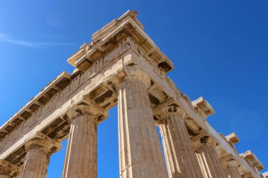 Antik Yunan 'ın cazibesini Partenon' un mermer zarafeti, tarihi ihtişam ve kültürel zenginliğin ortasındaki turizm için bir yol gösterici olarak araştırın.