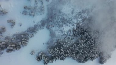 4K 'de destansı sisli havayla karlı kış manzarasının inanılmaz hava görüntüleri..