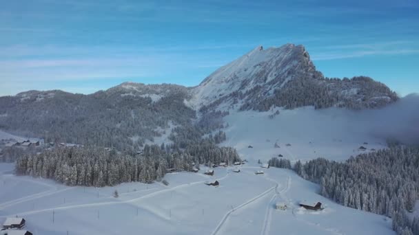 Bra Flygbilder Över Ett Underbart Snöigt Landskap Schweiziska Alperna — Stockvideo