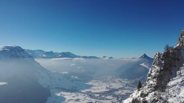 Отличная Аэросъемка Над Пейзажем Мечты Покрытым Снегом Швейцарии Европе — стоковое видео