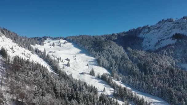 在瑞士山区梦幻般的风景上 4K的巨大航拍镜头 — 图库视频影像