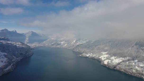 Great Aerial Footage Mountain Lake Switzerland Winter Sunny Day — Wideo stockowe