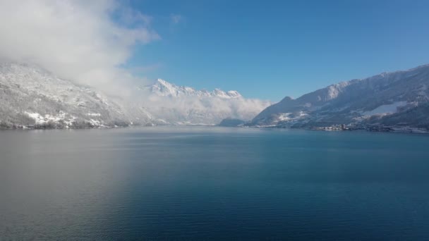Sviçre Alpleri Nde Walensee Adlı Bir Gölün Üzerindeki Hava Görüntüsü — Stok video