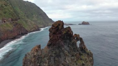 Great video with a drone around a rock on Madeira in Portugal called Ribeira da Janela.