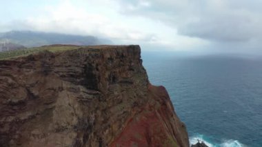 Portekiz 'in Madeira Adası' ndaki Popüler Yürüyüş Bölgesi, Ponta de Sao Lourenco üzerinde uçuyor. - Hava.