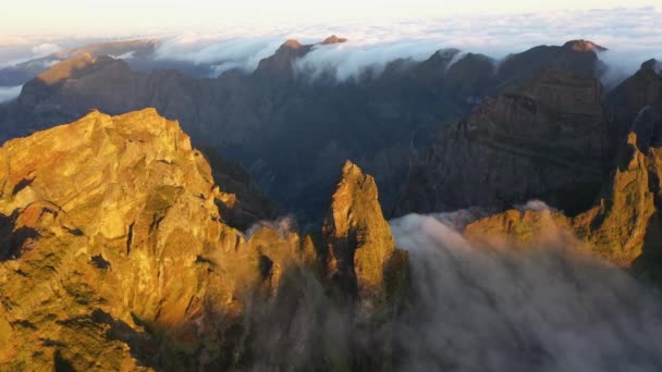 Verbazingwekkende Luchtbeelden Rond Een Rots Madeira Genaamd Ninho Manta Een — Stockvideo