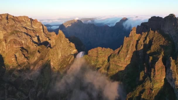 Madeira Dağlarında Gün Doğumunun Daki Büyük Hava Görüntüleri Bir Insansız — Stok video
