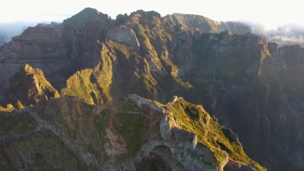Stunning Aerial Footage Epic Golden Hour Sunrise Mountain Peaks Madeira — ストック動画