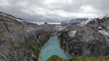 İsviçre 'deki güzel yerlerden inanılmaz görüntüler. Limmerensee Gölü 'nde harika bir 4K zaman atlaması..