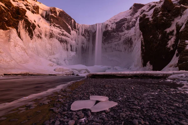 Wielka Długa Ekspozycja Ogromnego Wodospadu Zwanego Skogafoss Islandii Wielkim Wschodzie — Zdjęcie stockowe