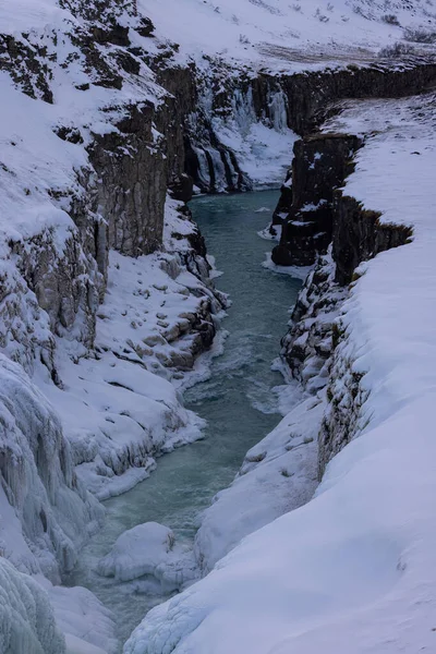 Mała Dolina Skał Lodu Pokryta Śniegiem Tuż Zatoce Gulfoss Islandii — Zdjęcie stockowe