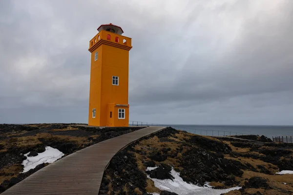 Een Oranje Vuurtoren Genaamd Svrtuloft Lighthouse Een Kust Van Ijsland — Stockfoto