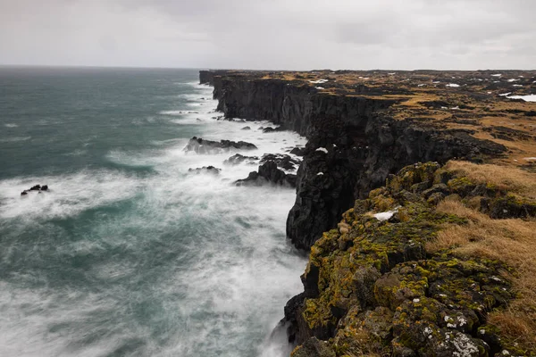 Όμορφες Ακτές Στη Βόρεια Ισλανδία Που Σχηματίζονται Από Ηφαιστειακά Πετρώματα — Φωτογραφία Αρχείου