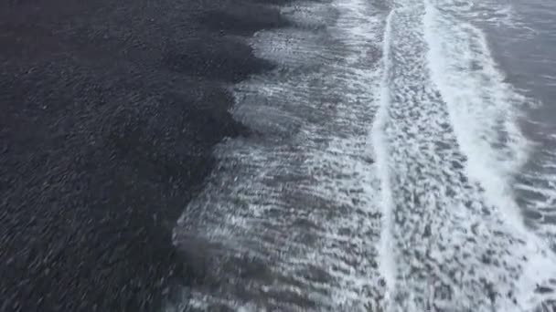 Aerial Footage Black Sand Beach Iceland Turquoise Blue Water Meets — Stock Video