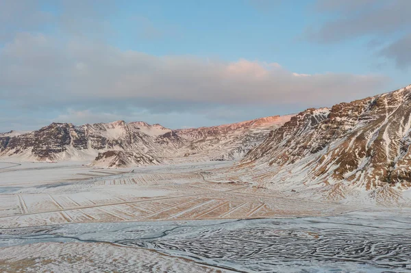 Красивый Восход Солнца Над Возвышенностями Исландии Снежными Горами Заднем Плане — стоковое фото