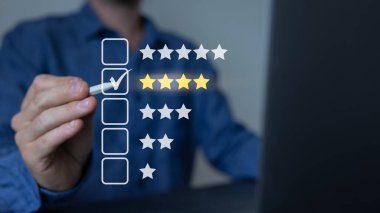 Müşterinin elinin dijital ortama dokunuşunun 3 boyutlu yorumlanması memnuniyet değerlendirmesi için 5 üzerinden 4 yıldız veriyor..